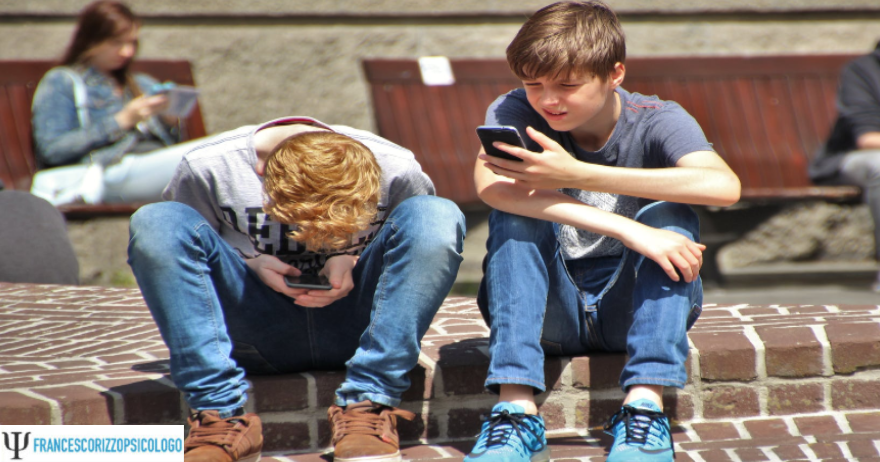 Adolescenza online: la relazione virtuale
