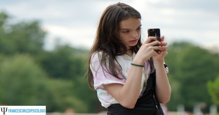 Adolescenza, autostima e social